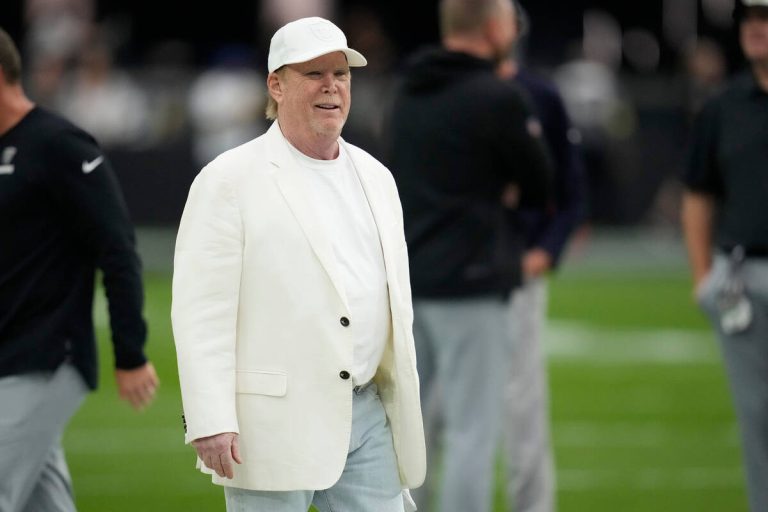 Raiders fans begging Mark Davis to take action after another loss