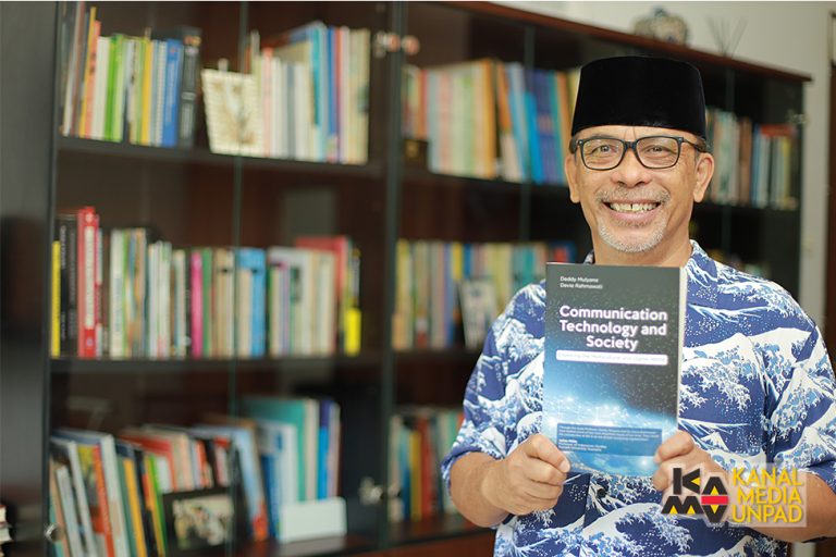 Belajar Produktif dari Prof. Deddy Mulyana, Guru Besar yang Hasilkan 53 Buku – Universitas Padjadjaran